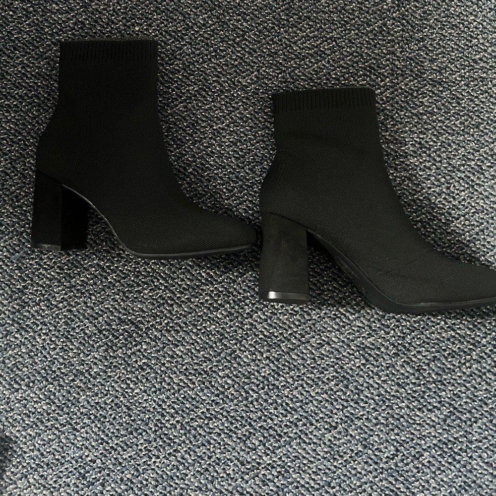 Black MIA (Erika) knit stretch ankle length boots. Size 8.5. 3” chunky heel.